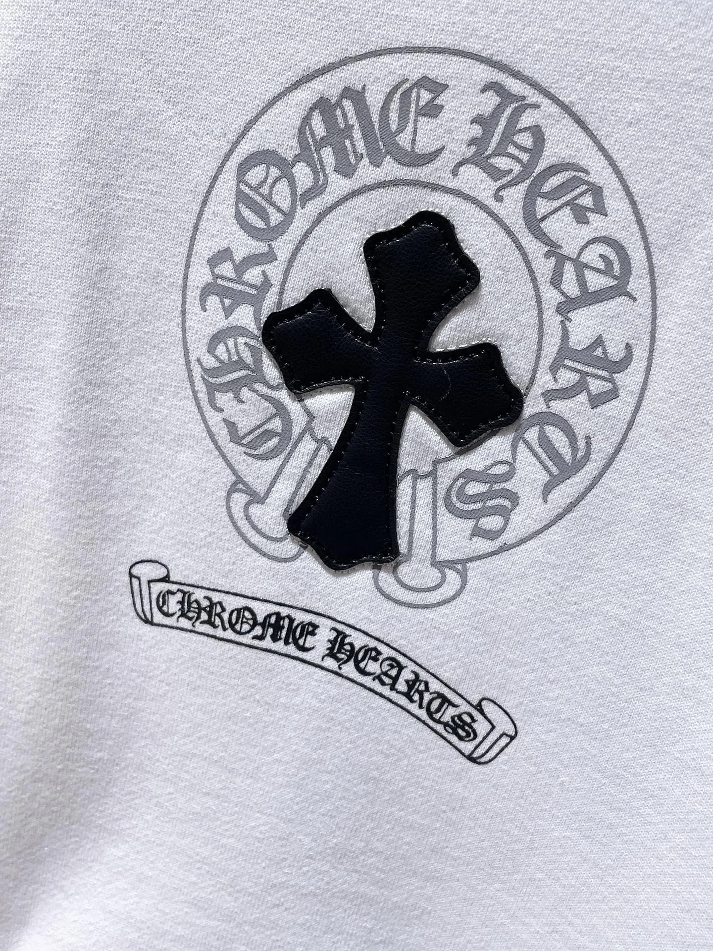 P250 Chrome Hearts Autumn and Winter 2025 Counter Synchronization Chrome Colorful Cross Piece Leather Sanskrit Horseshoe Hooded Sweatshirt Improved Customized Version 1:1 High Weight High Quality Fabric Recommended Color: White Black Size: S, M, L, XL